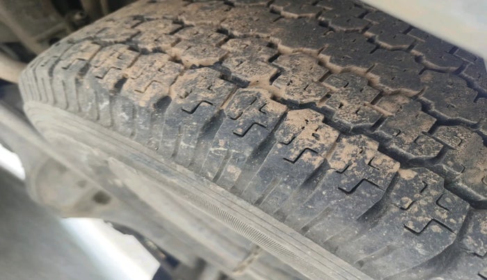 2018 Tata Hexa XE 4X2 7 STR, Diesel, Manual, 1,45,056 km, tyre