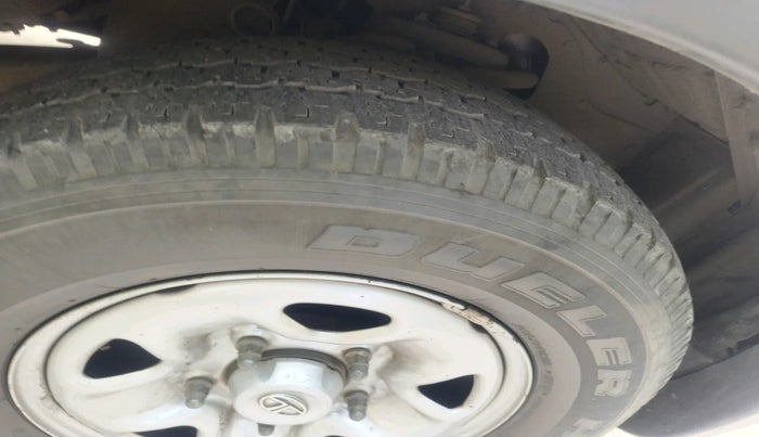 2018 Tata Hexa XE 4X2 7 STR, Diesel, Manual, 1,45,056 km, tyre