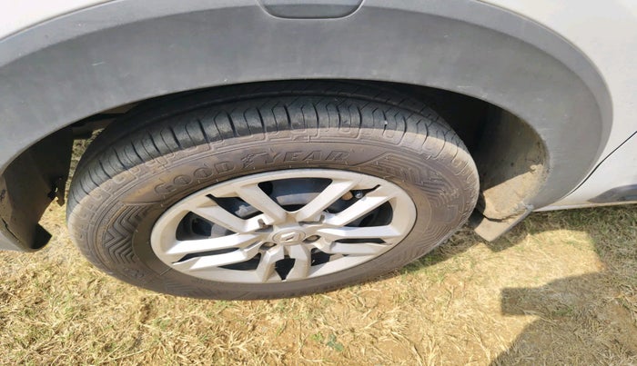 2023 Renault TRIBER RXT, Petrol, Manual, 46,996 km, tyre