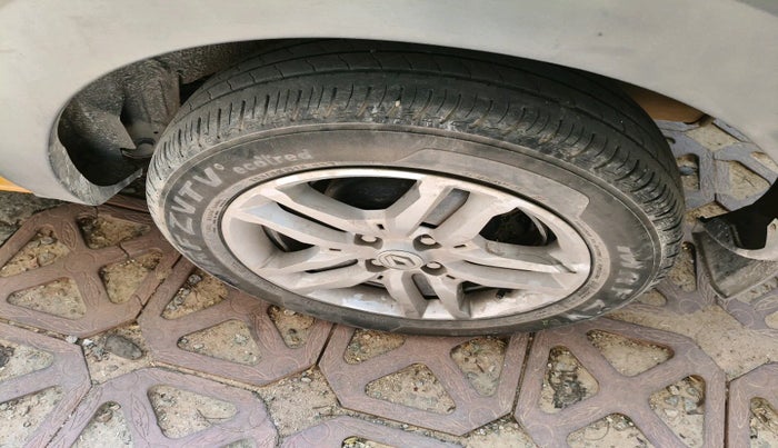 2020 Renault TRIBER RXZ AMT, Petrol, Automatic, 40,069 km, tyre