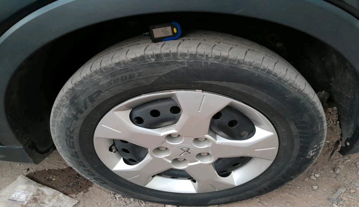 2024 Mahindra XUV300 W6 1.5 Diesel, Diesel, Manual, 16,547 km, tyre