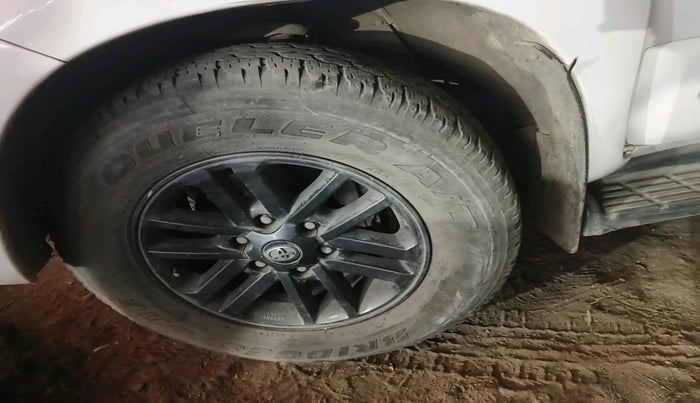 2015 Toyota Fortuner 3.0 4X2 MT, Diesel, Manual, 83,260 km, tyre