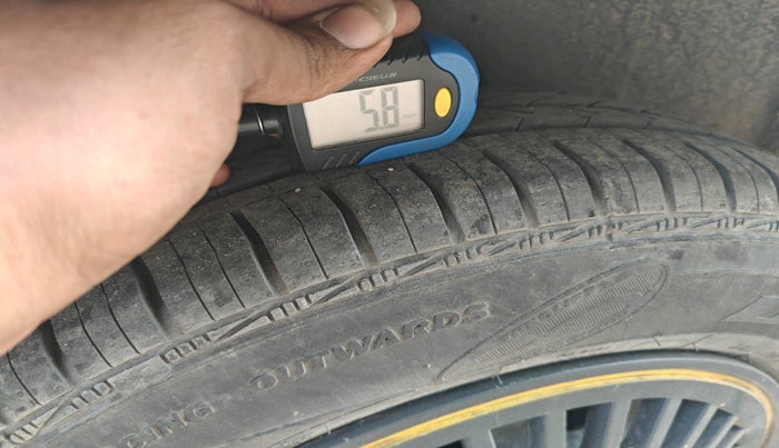 2011 Maruti Swift Dzire VXI, Petrol, Manual, 54,589 km, tyre