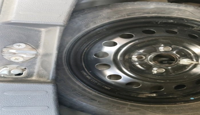 2013 Maruti Wagon R 1.0 VXI, Petrol, Manual, 19,857 km, tyre