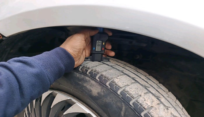 2012 Maruti Swift VXI, Petrol, Manual, 1,28,592 km, tyre