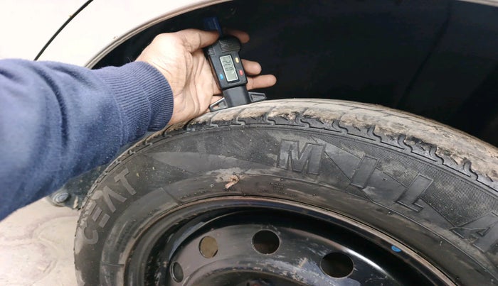 2012 Maruti Swift VXI, Petrol, Manual, 1,28,592 km, tyre