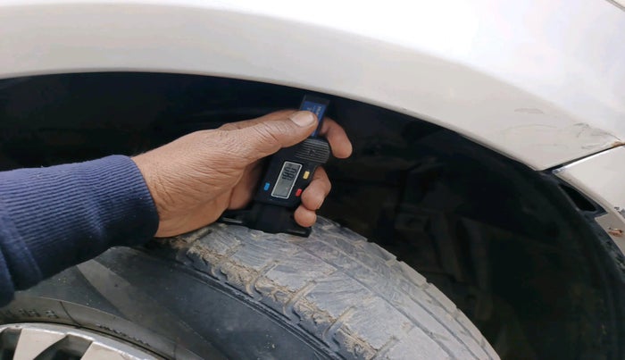 2012 Maruti Swift VXI, Petrol, Manual, 1,28,592 km, tyre