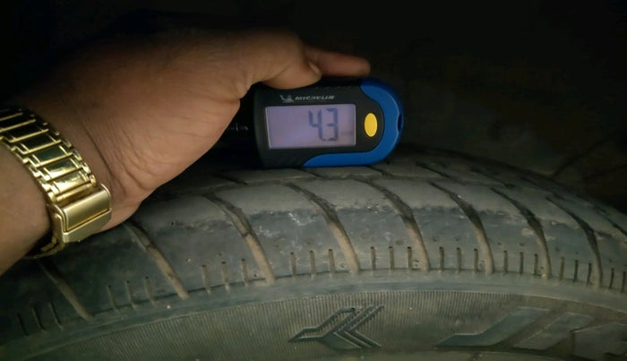 2011 Toyota Etios G, Petrol, Manual, 77,739 km, tyre