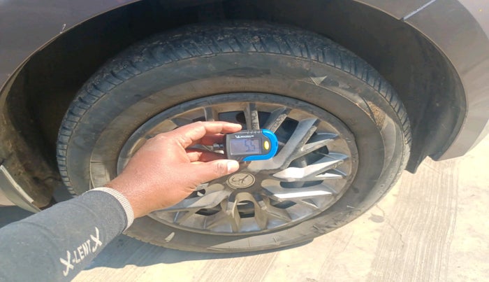 2017 Tata Tiago XT PETROL, Petrol, Manual, 1,14,396 km, tyre