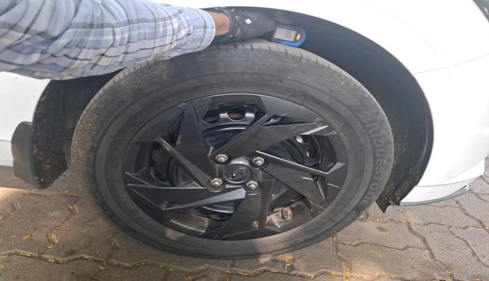 2024 Hyundai NEW I20 MAGNA 1.2 MT, Petrol, Manual, 21,148 km, tyre