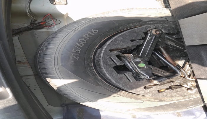 2016 Hyundai Creta SX PLUS 1.6 PETROL, Petrol, Manual, 86,506 km, tyre