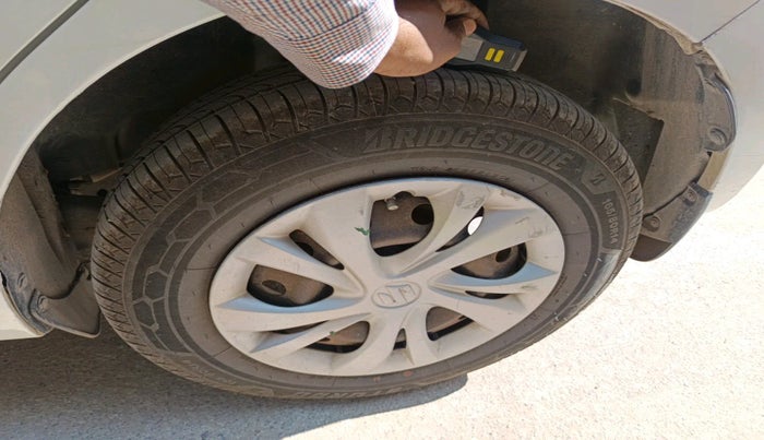 2018 Maruti Swift VXI, Petrol, Manual, 74,189 km, tyre