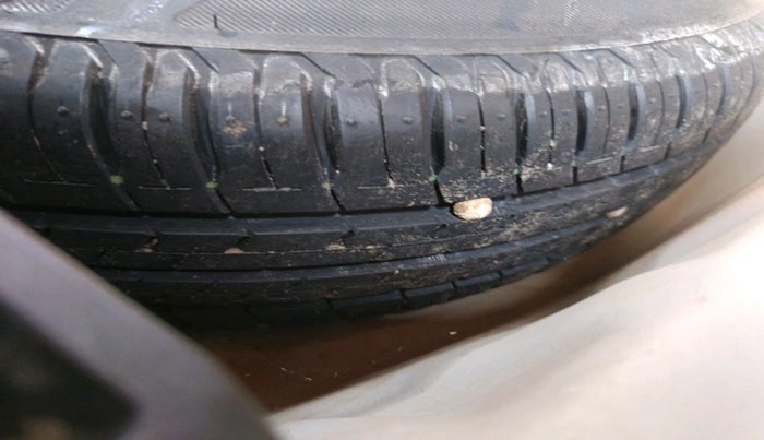 2018 Maruti Swift VXI, Petrol, Manual, 74,189 km, tyre