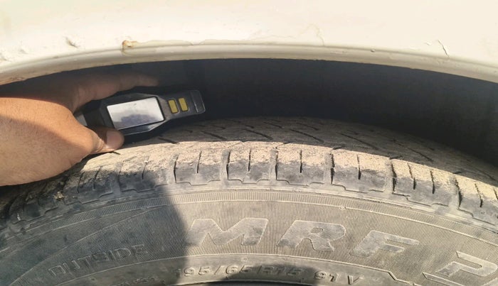 2010 Maruti SX4 VXI, Petrol, Manual, 1,08,182 km, tyre