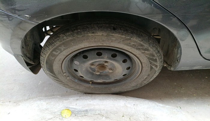 2015 Maruti Swift VXI, Petrol, Manual, 1,50,955 km, tyre