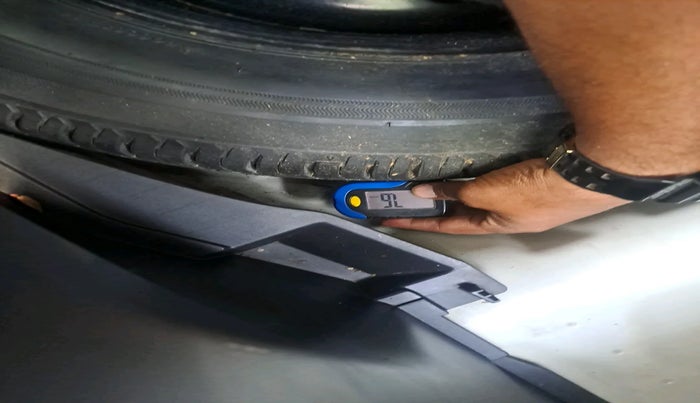 2018 Maruti Swift ZXI AMT, Petrol, Automatic, 37,154 km, tyre