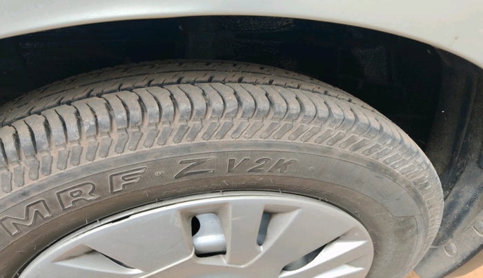 2017 Maruti Swift LXI (O), Petrol, Manual, 42,395 km, tyre