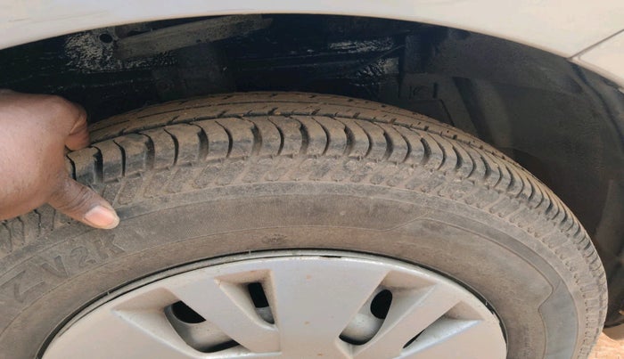 2017 Maruti Swift LXI (O), Petrol, Manual, 42,395 km, tyre