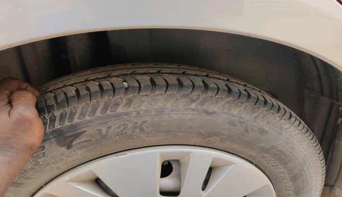 2017 Maruti Swift LXI (O), Petrol, Manual, 42,395 km, tyre