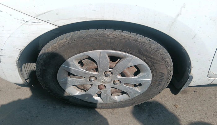 2014 Hyundai Eon SPORTZ, Petrol, Manual, 27,843 km, tyre