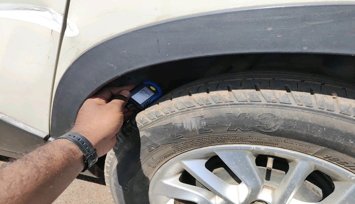 2017 Mahindra Kuv100 K6 PLUS 6 STR, Petrol, Manual, 81,979 km, tyre