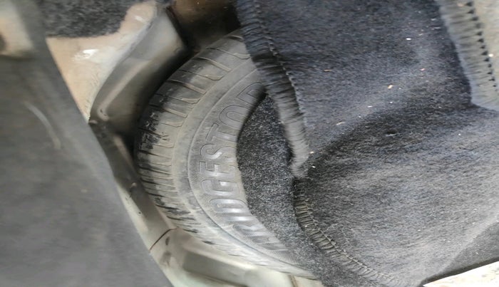 2017 Mahindra Kuv100 K6 PLUS 6 STR, Petrol, Manual, 81,979 km, tyre