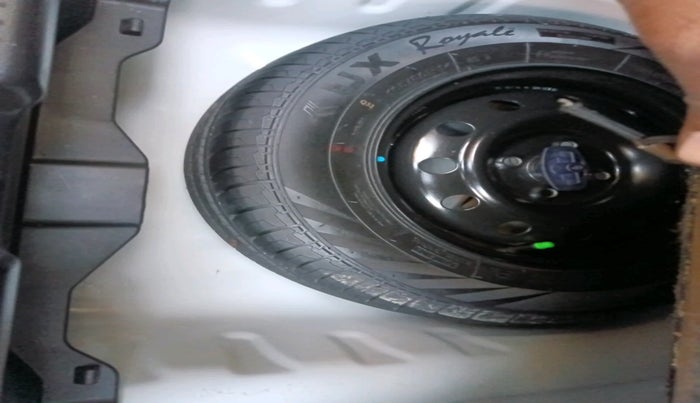 2024 Maruti Dzire VXi, Petrol, Manual, 8,663 km, tyre