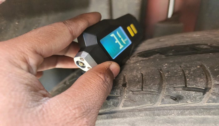 2011 Maruti Swift ZXI, Petrol, Manual, 64,683 km, tyre