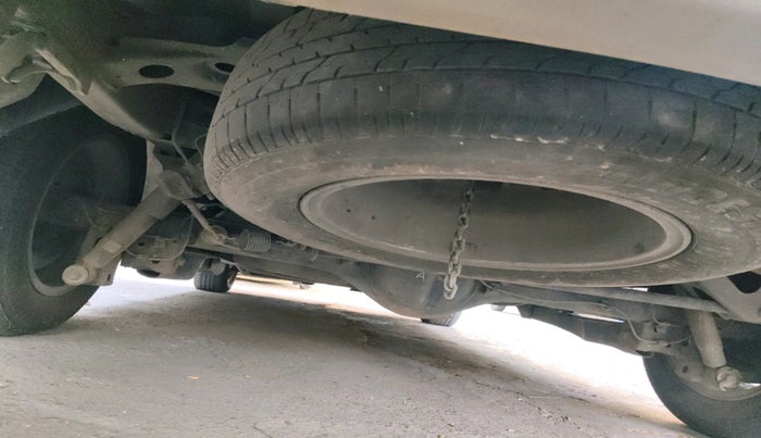 2013 Toyota Innova 2.5 VX 8 STR, Diesel, Manual, 3,28,829 km, tyre