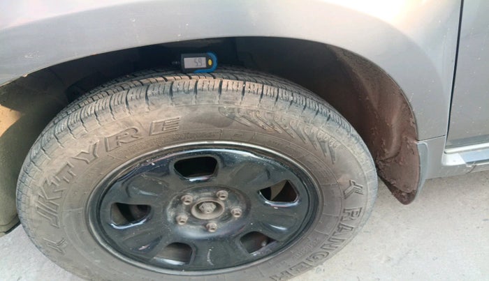 2015 Nissan Terrano XE (D), Diesel, Manual, 1,08,743 km, tyre