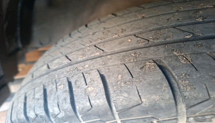 2022 KIA CARENS PRESTIGE 1.5 PETROL 7 STR, Petrol, Manual, 23,561 km, tyre