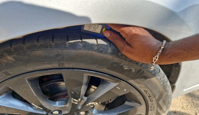 2014 Hyundai Verna FLUIDIC 1.6 CRDI SX, Diesel, Manual, 1,51,211 km, tyre