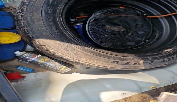 2014 Hyundai Verna FLUIDIC 1.6 CRDI SX, Diesel, Manual, 1,51,211 km, tyre