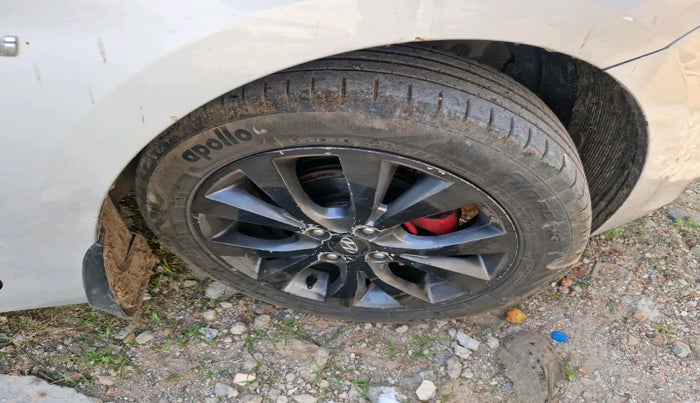 2014 Hyundai Verna FLUIDIC 1.6 CRDI SX, Diesel, Manual, 1,51,211 km, tyre