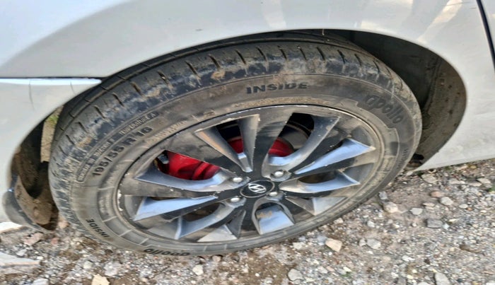 2014 Hyundai Verna FLUIDIC 1.6 CRDI SX, Diesel, Manual, 1,51,211 km, tyre