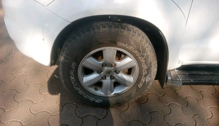 2010 Toyota Fortuner 3.0 4X4 MT, Diesel, Manual, 1,79,109 km, tyre