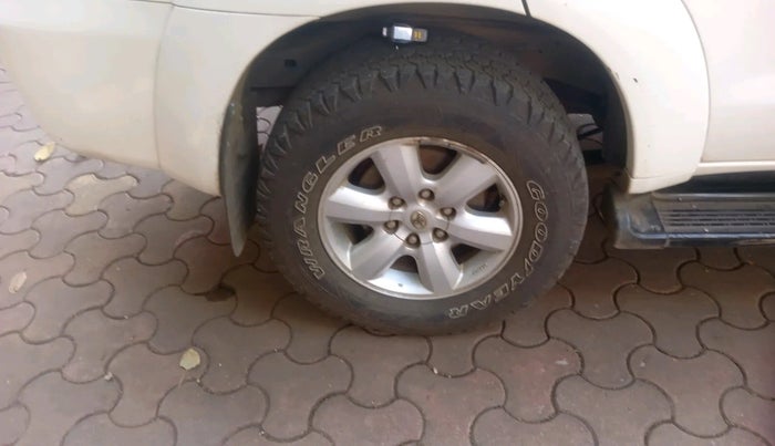 2010 Toyota Fortuner 3.0 4X4 MT, Diesel, Manual, 1,79,109 km, tyre