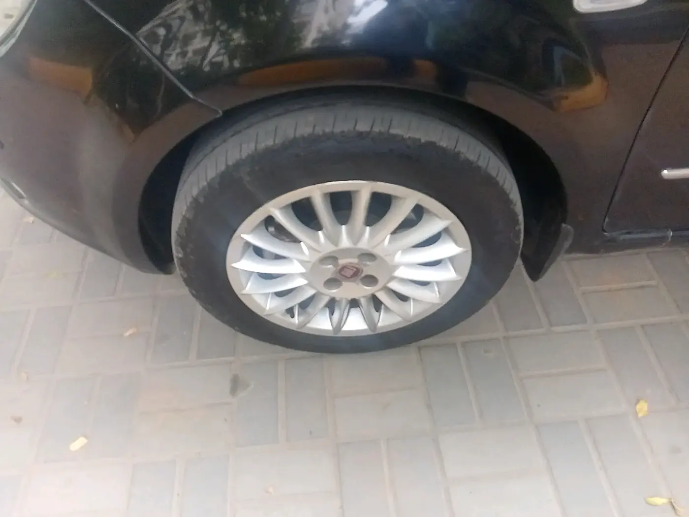 2013 Fiat Linea EMOTION T JET, Petrol, Manual, 1,01,325 km, tyre