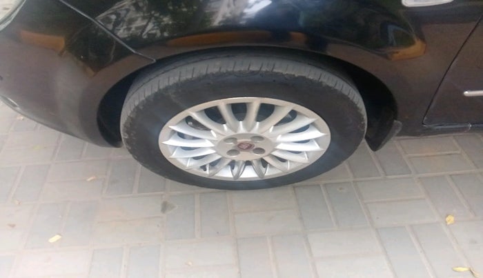 2013 Fiat Linea EMOTION T JET, Petrol, Manual, 1,01,325 km, tyre