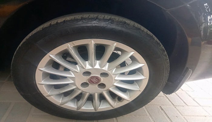 2013 Fiat Linea EMOTION T JET, Petrol, Manual, 1,01,325 km, tyre