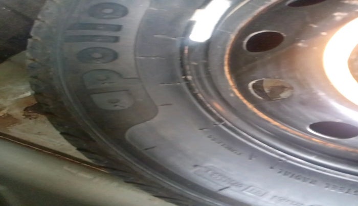 2013 Fiat Linea EMOTION T JET, Petrol, Manual, 1,01,325 km, tyre