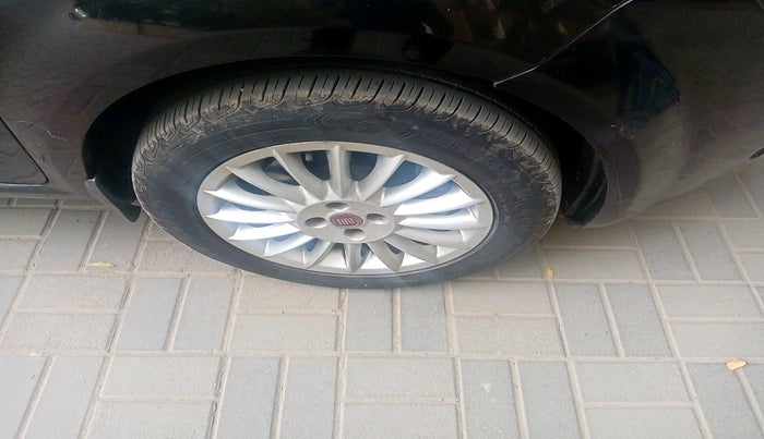 2013 Fiat Linea EMOTION T JET, Petrol, Manual, 1,01,325 km, tyre