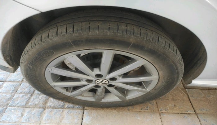 2019 Volkswagen Polo HIGHLINE PLUS 1.0 16 ALLOY, Petrol, Manual, 72,460 km, tyre