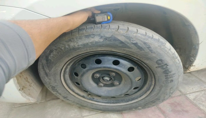 2017 Maruti Dzire VDI, Diesel, Manual, 1,11,836 km, tyre