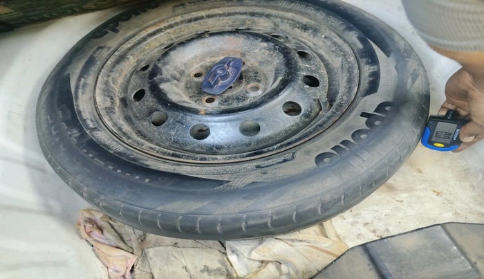 2017 Maruti Dzire VDI, Diesel, Manual, 1,11,836 km, tyre