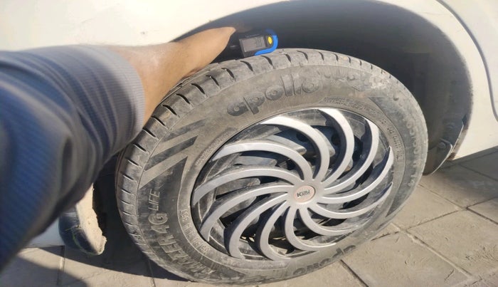 2017 Maruti Dzire VDI, Diesel, Manual, 1,11,836 km, tyre