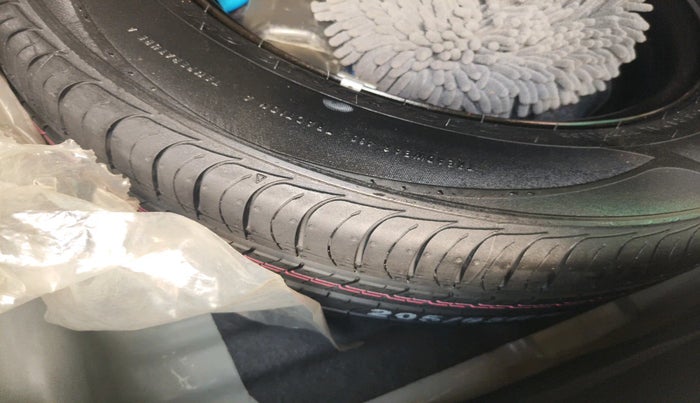 2021 KIA SELTOS HTK PLUS 1.5, Petrol, Manual, 60,570 km, tyre