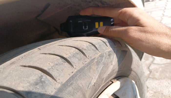 2011 Hyundai Santro Xing GLS, Petrol, Manual, 1,15,000 km, tyre