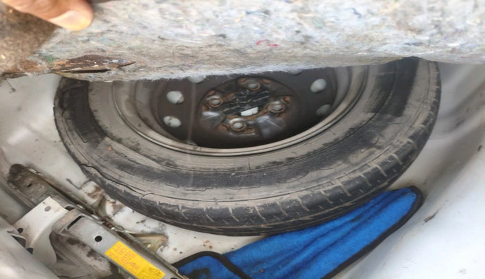 2012 Hyundai Eon ERA +, Petrol, Manual, 84,968 km, tyre