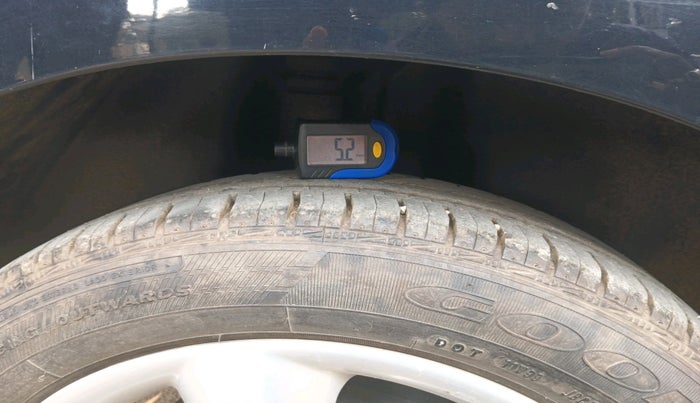 2014 Skoda Rapid ELEGANCE 1.6 MPI MT, Petrol, Manual, 1,00,424 km, tyre